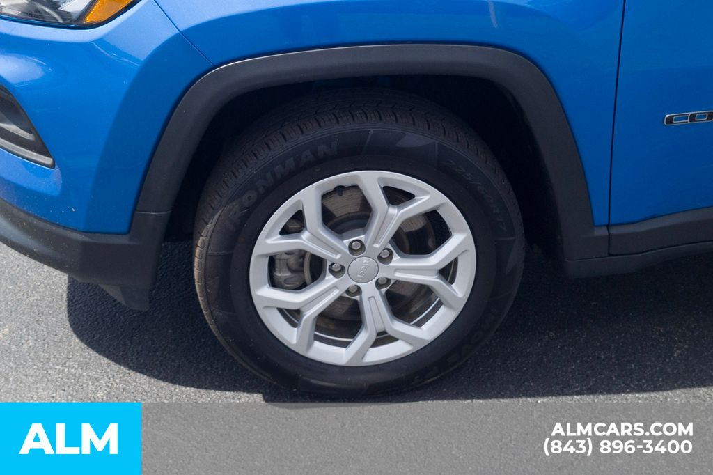 Used 2024 Blue Jeep Latitude image 12