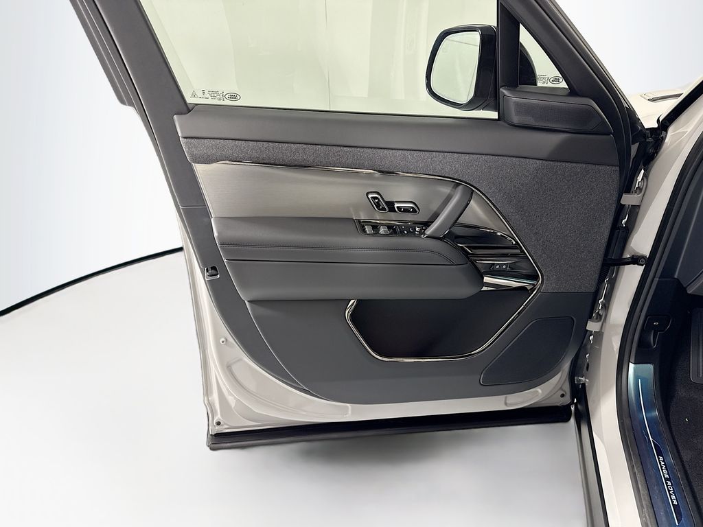 Thumbnail: 2026 Land Rover Range Rover Sport - 26