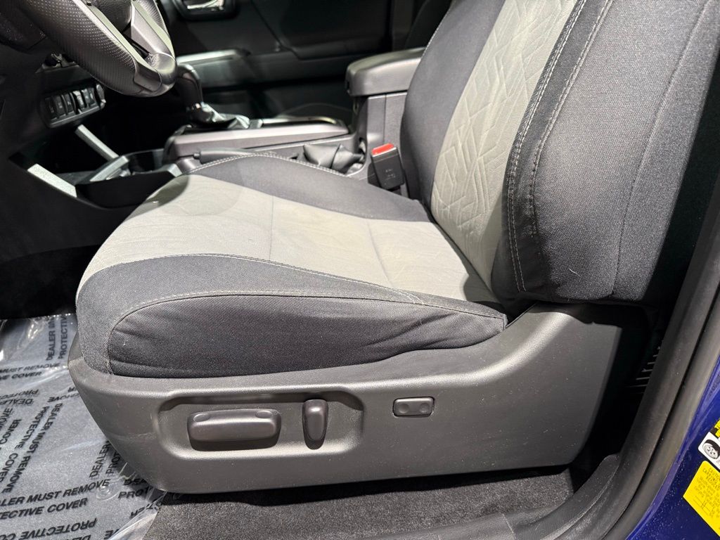 Thumbnail: 2022 Toyota Tacoma - 13