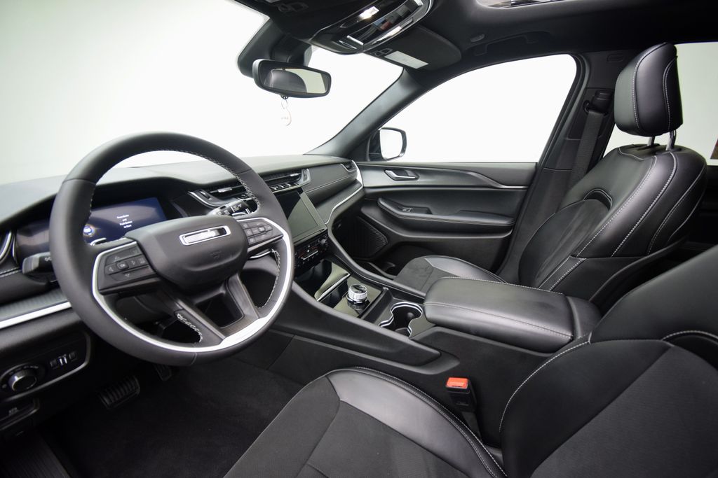used 2024 Jeep Grand Cherokee car, priced at $32,000