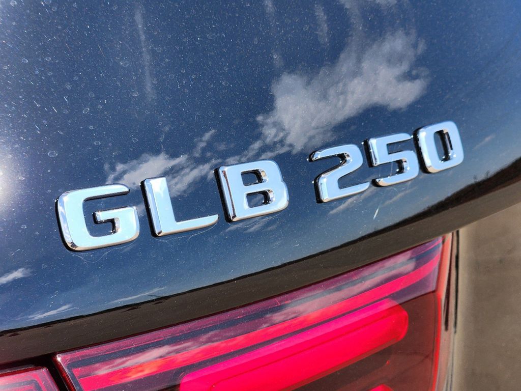 2024 Mercedes-Benz GLB GLB 250 8