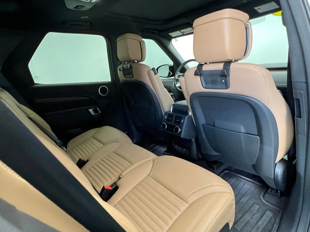 Thumbnail: 2025 Land Rover Discovery - 8