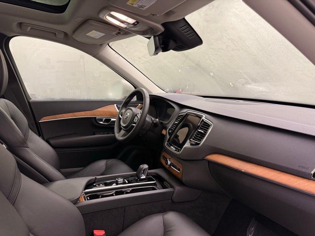Thumbnail: 2024 Volvo XC90 - 28