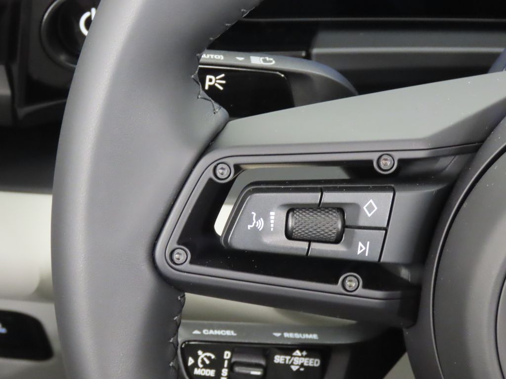 Thumbnail: 2026 Porsche Macan - 20