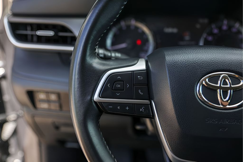 Used Car 2023 Toyota Highlander  Xle For Sale Under $35,000 In Austin, Texas