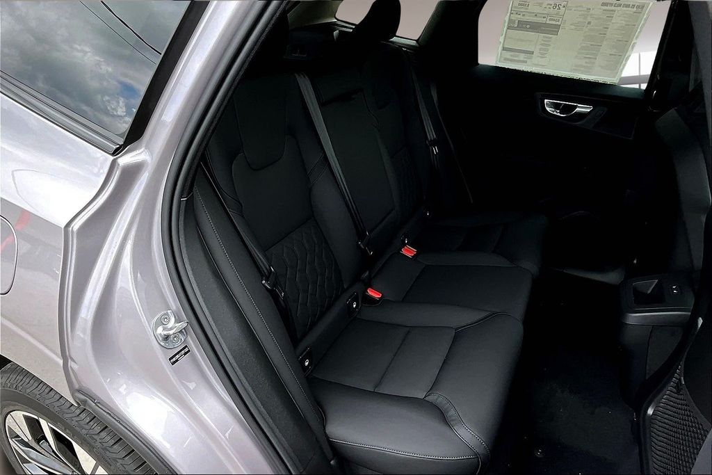 2026 Volvo XC60 Plus - Photo 5