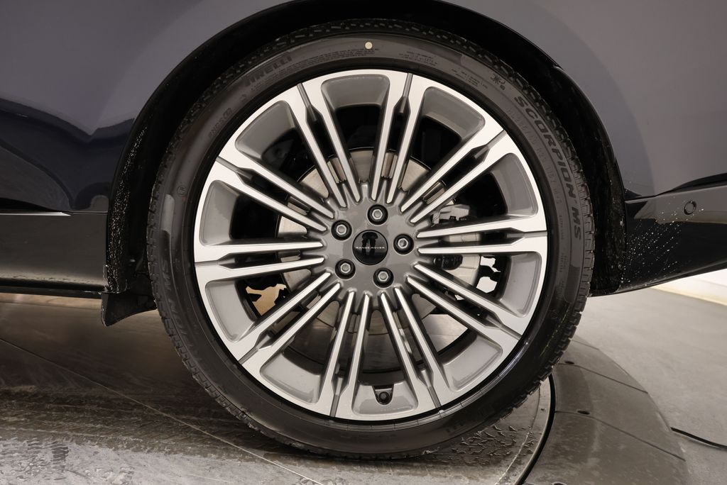 Thumbnail: 2026 Land Rover Range Rover - 10