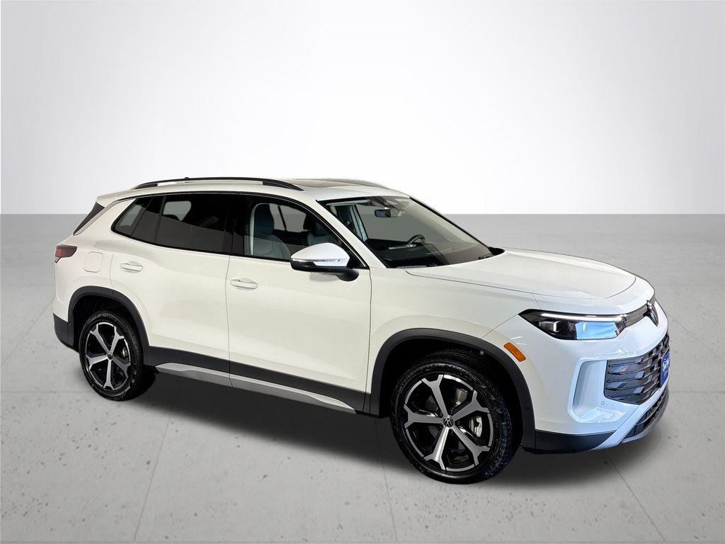 2025 Volkswagen Tiguan SE photo 3