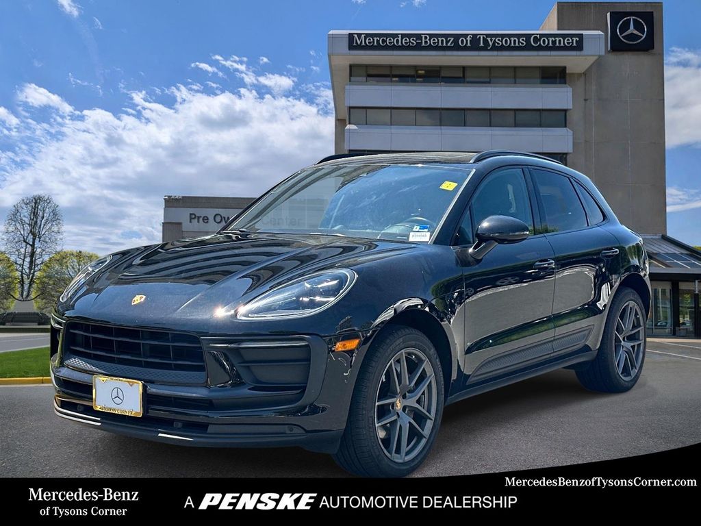 Thumbnail: 2022 Porsche Macan - 1
