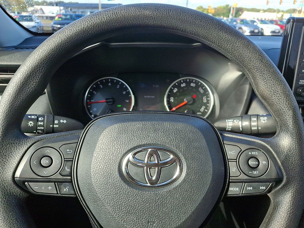 Thumbnail: 2020 Toyota RAV4 - 19