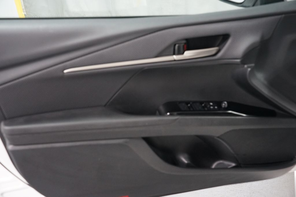 Thumbnail: 2025 Toyota Camry - 31