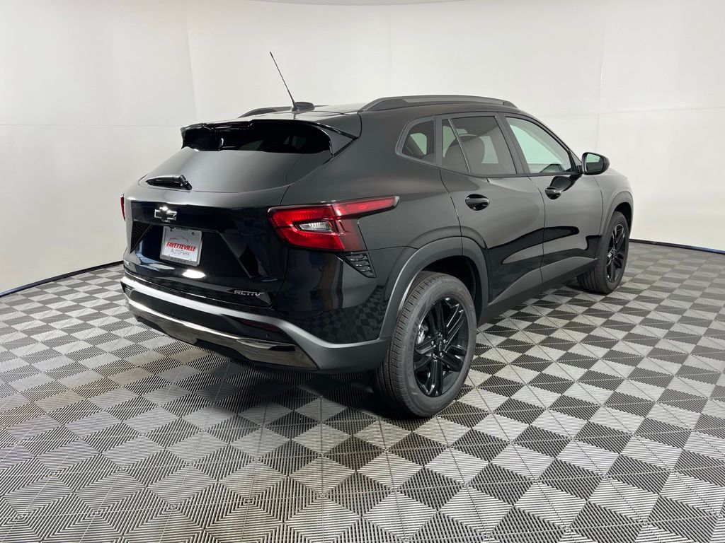 Thumbnail: 2026 Chevrolet Trax - 5