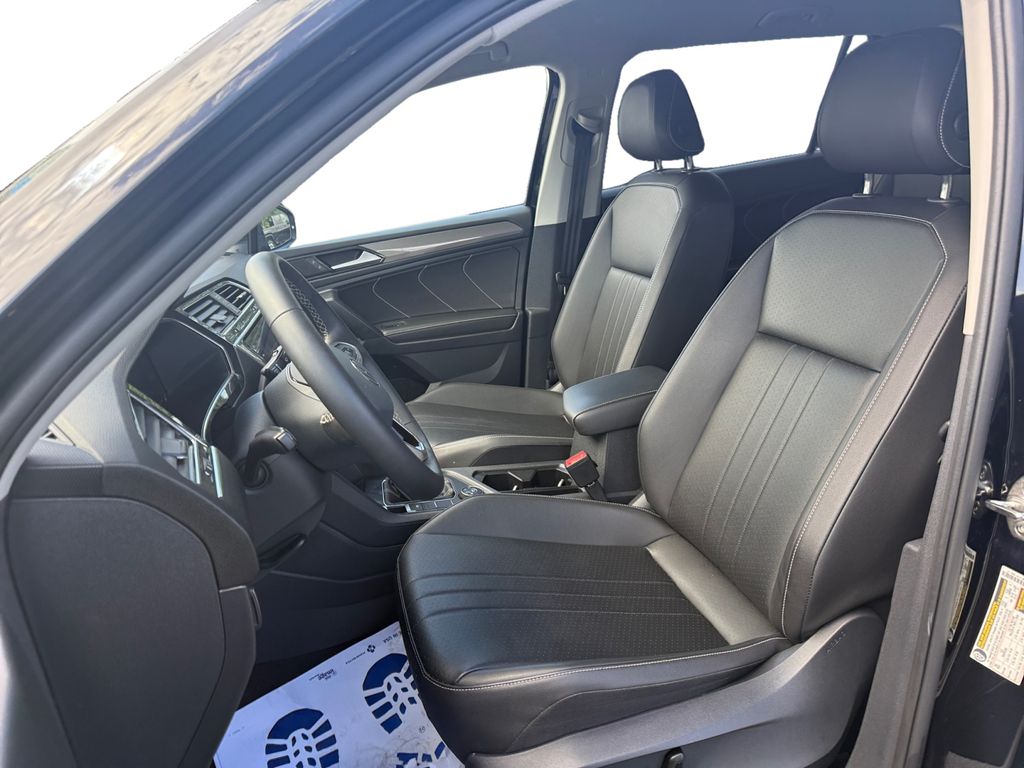 2024 Volkswagen Tiguan 2.0T SE photo