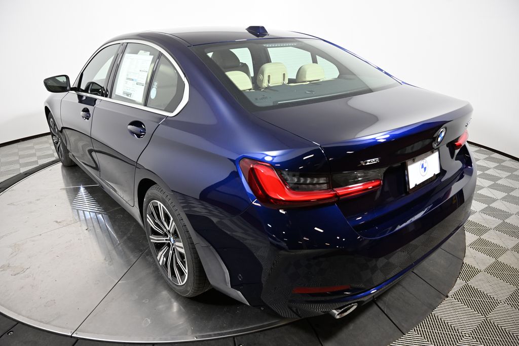 Thumbnail: 2026 BMW 3 Series - 3