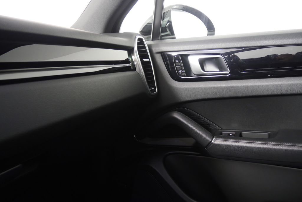 2019 Porsche Cayenne Base 26