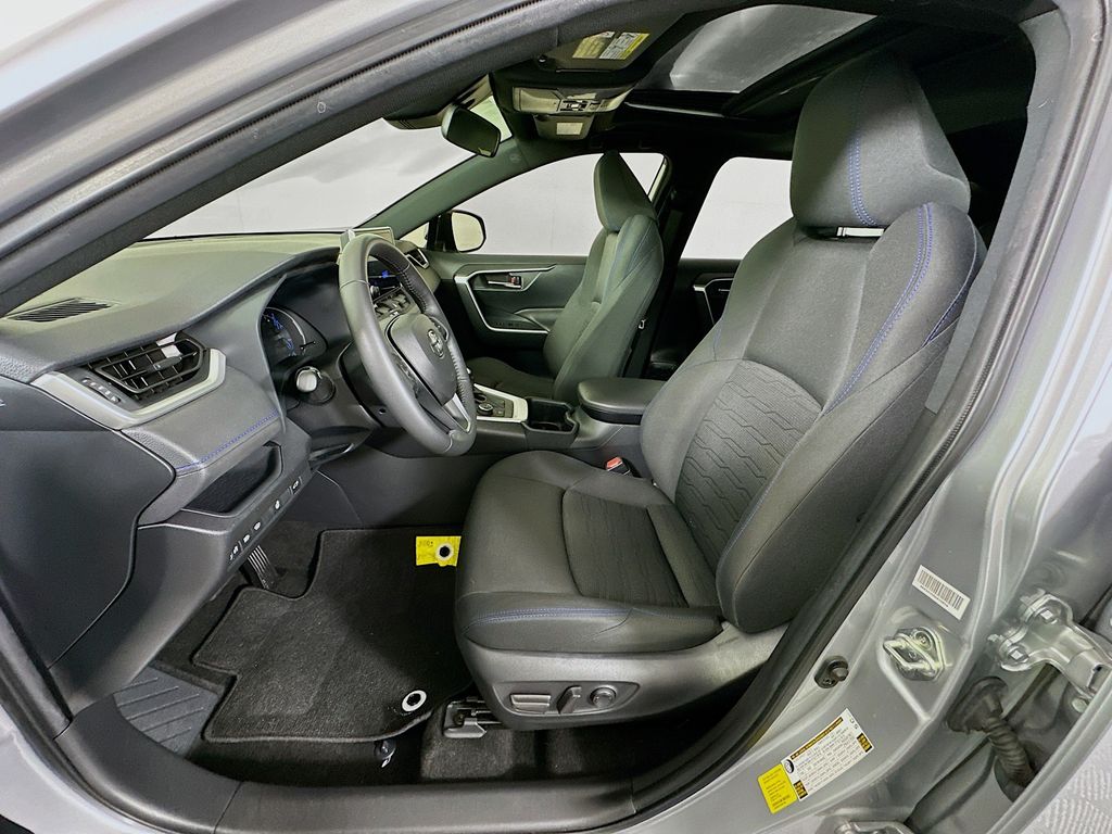 Thumbnail: 2023 Toyota RAV4 - 21