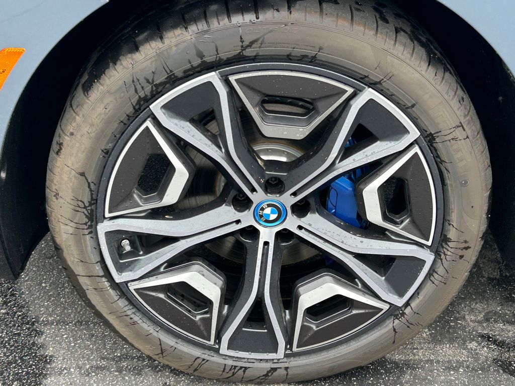 2025 BMW iX xDrive50 9