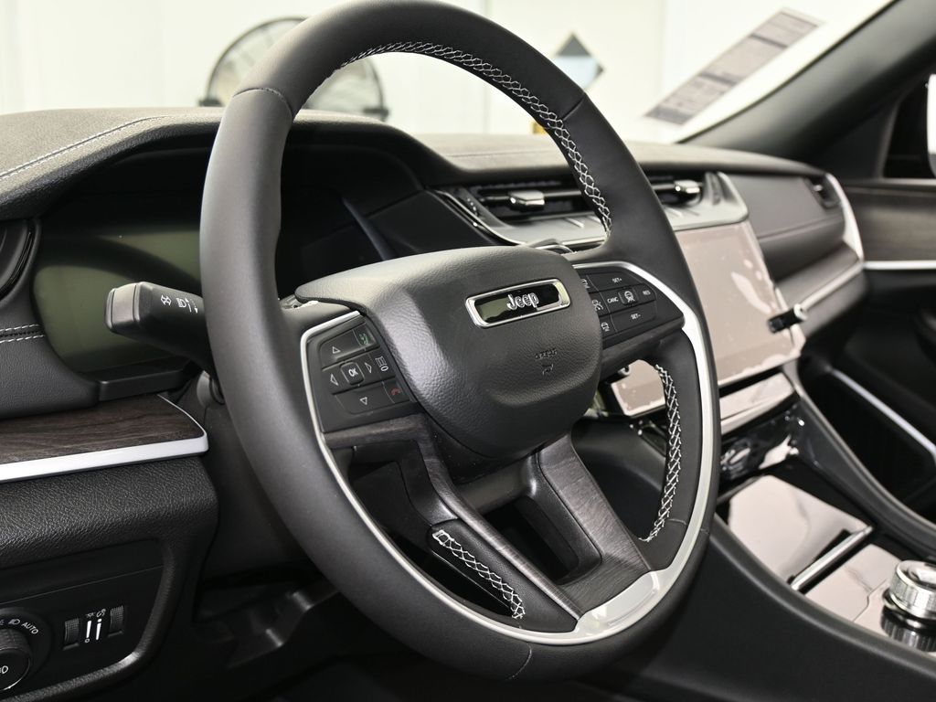 New 2026 Diamond Black Crystal Pearlcoat Jeep Limited image 14