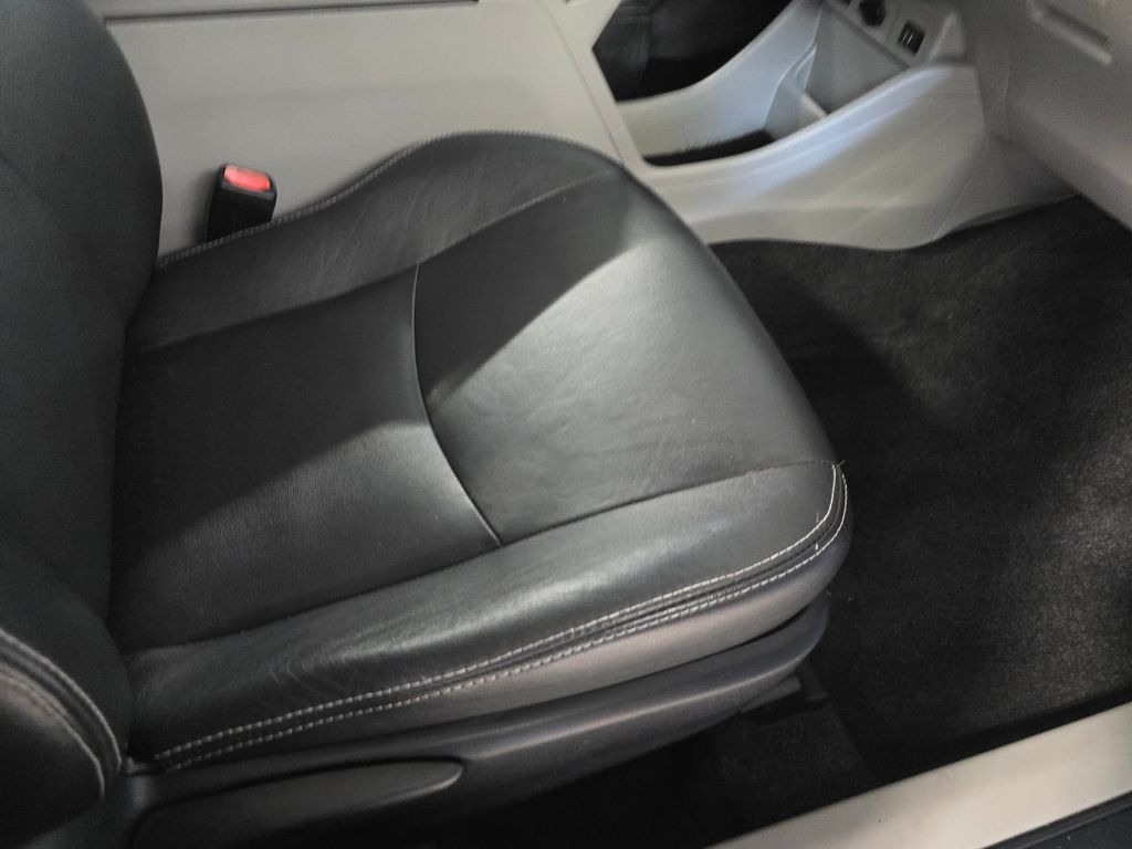 2015 Toyota Prius V Two photo 20