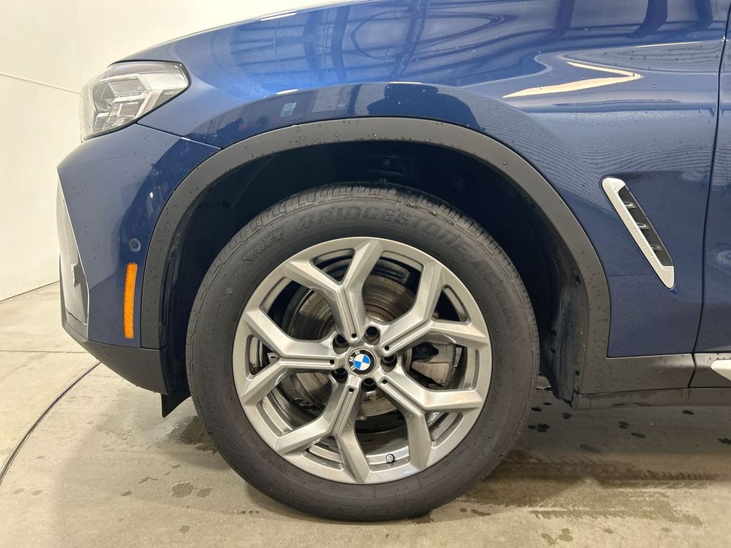 Thumbnail: 2025 BMW X4 - 10