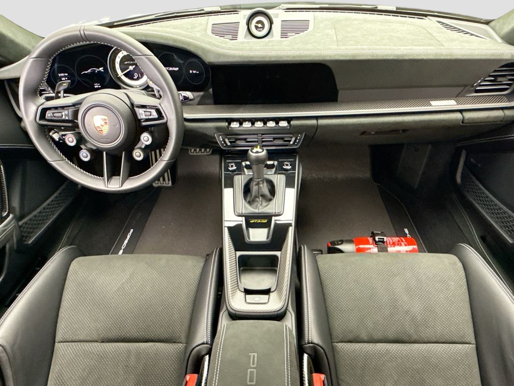 Thumbnail: 2025 Porsche 911 - 16