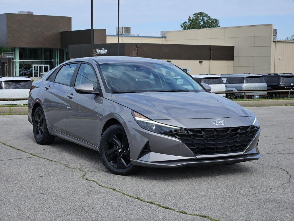 Fluid Metal 2023 Hyundai Elantra Hybrid Blue FWD Sedan Front-Wheel Drive 6-Speed Dual Clutch