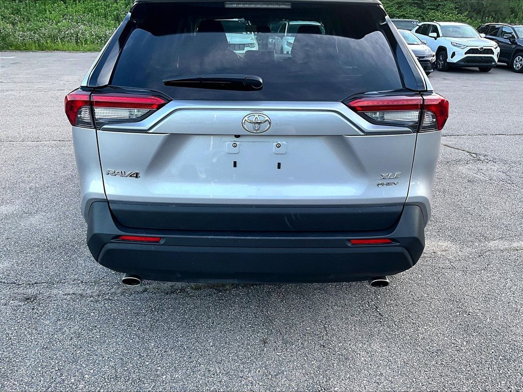 2025 Toyota RAV4 Hybrid — photo 10