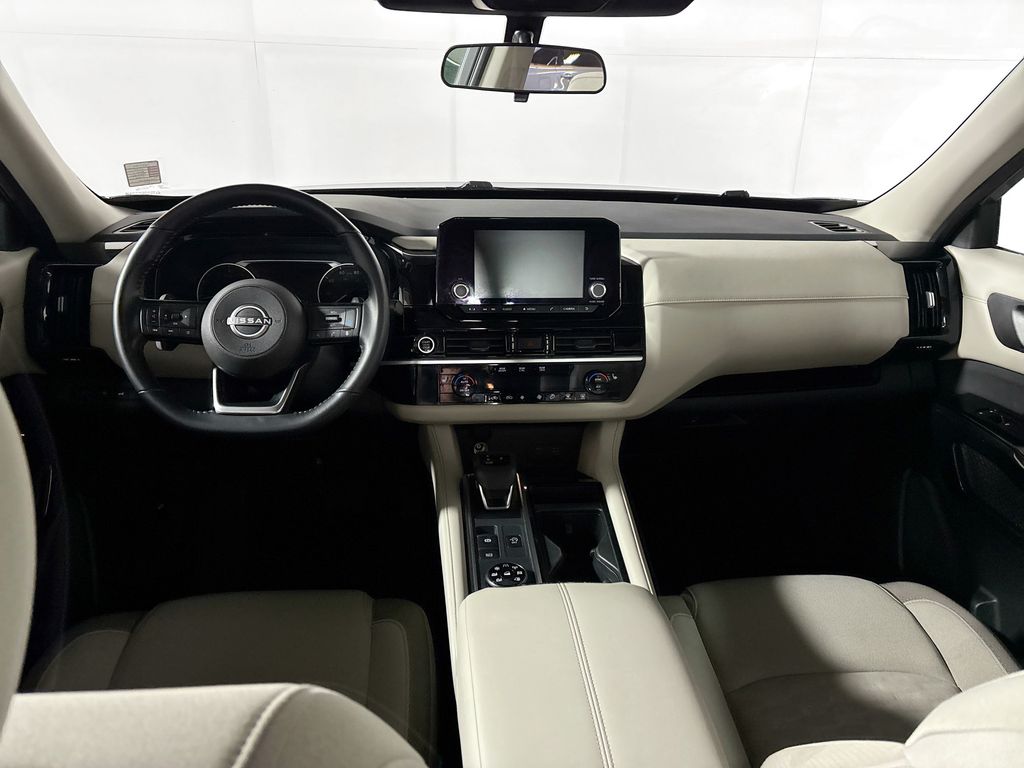 2022 Nissan Pathfinder SV