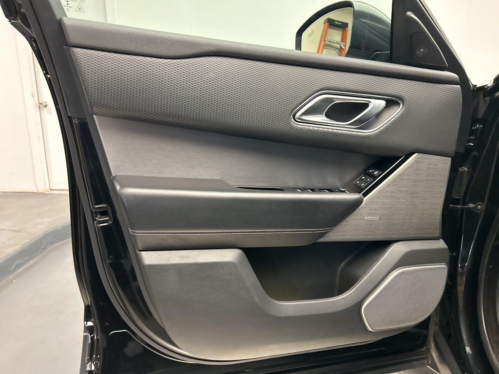 Thumbnail: 2018 Land Rover Range Rover Velar - 11