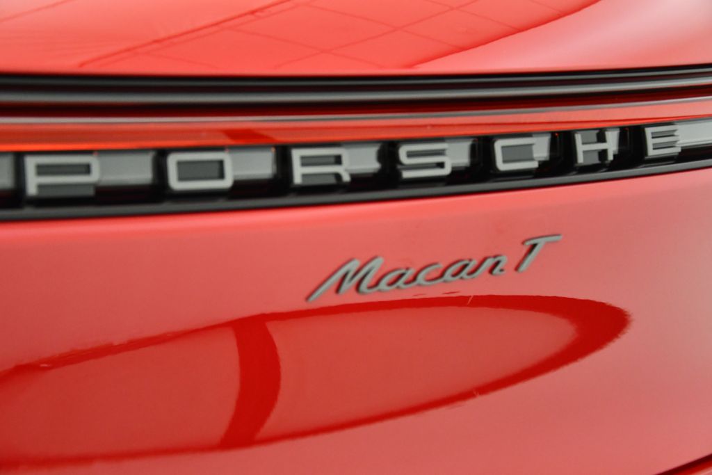 Thumbnail: 2025 Porsche Macan - 9