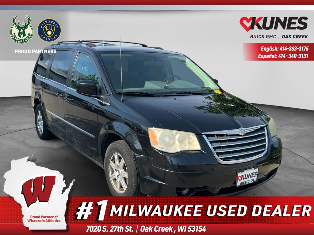  2010 Chrysler Town & Country Touring FWD   