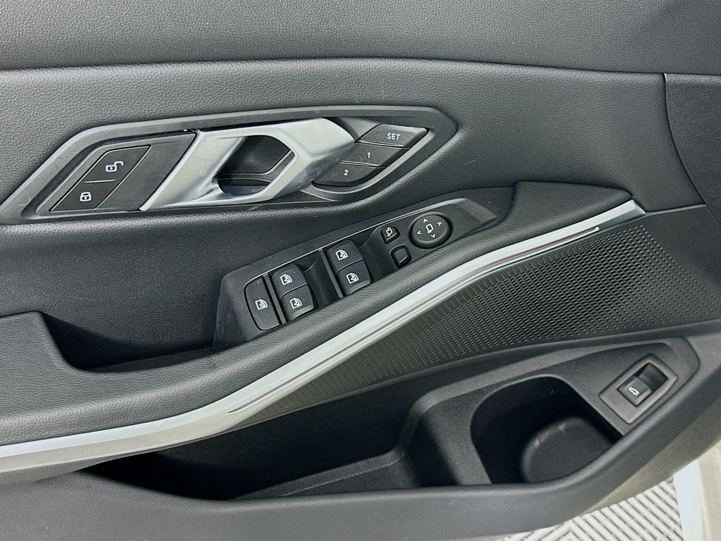 Thumbnail: 2025 BMW 3 Series - 18