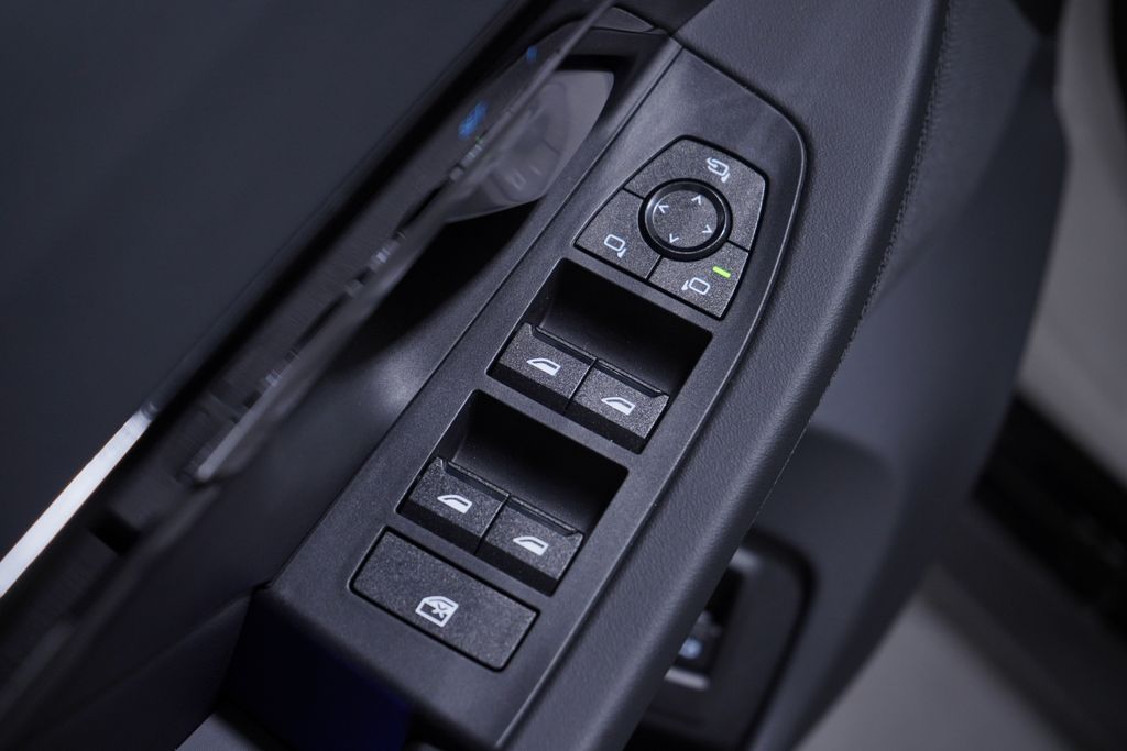 Thumbnail: 2025 BMW 5 Series - 16