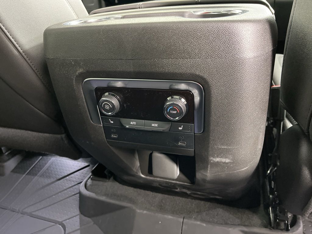 Thumbnail: 2026 Chevrolet Suburban - 19