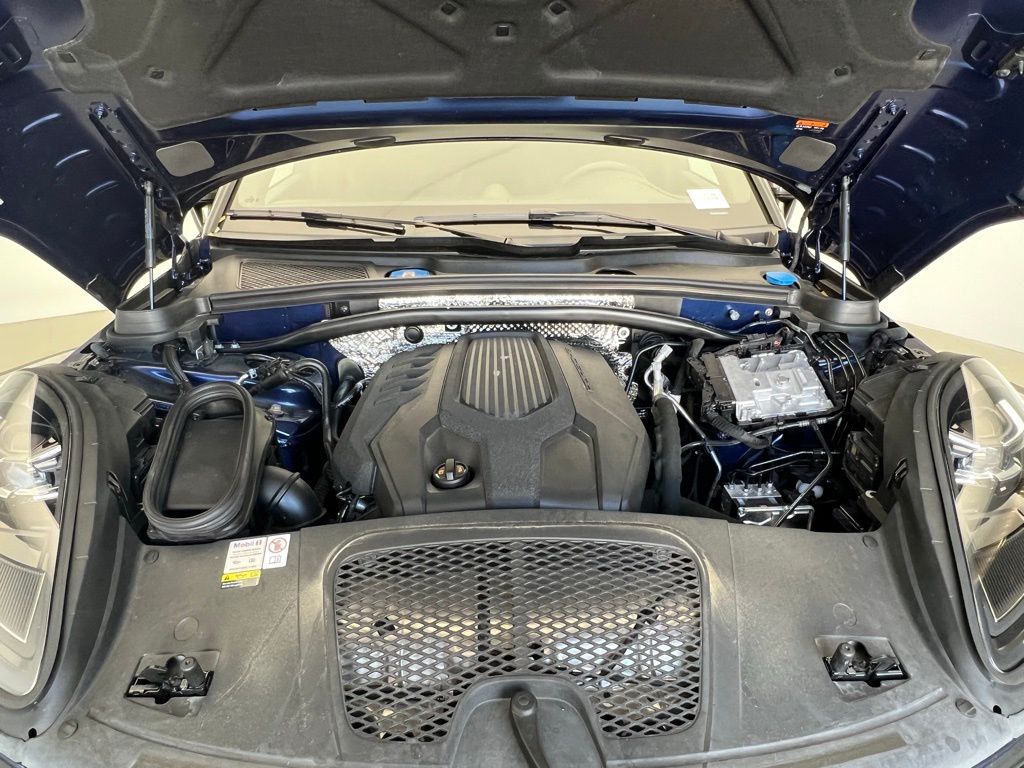 Thumbnail: 2023 Porsche Macan - 26