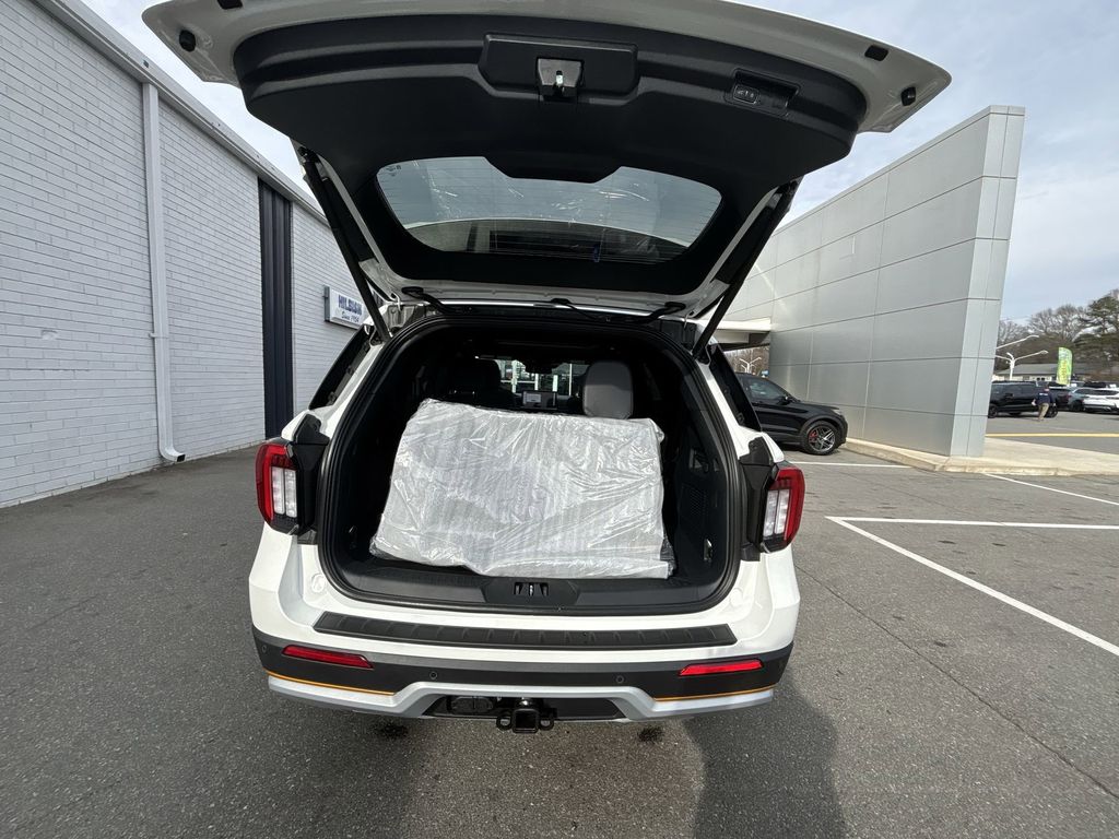 New 2026 Star White Metallic Tri-Coat Ford Tremor® image 21