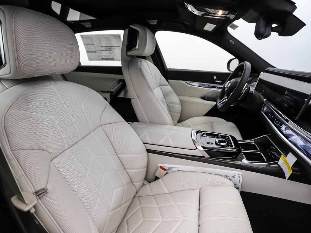 Thumbnail: 2026 BMW 7 Series - 32