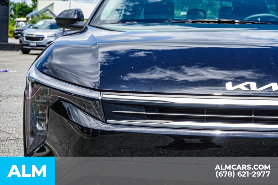 Used 2025 Black Kia LXS image 12
