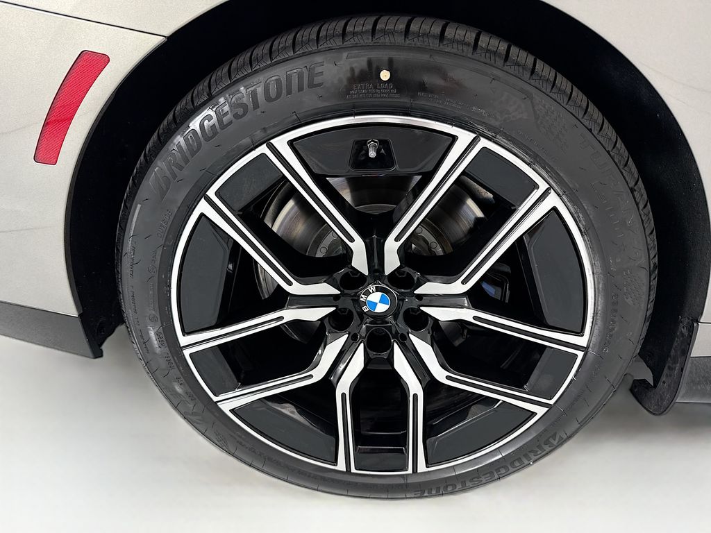 Thumbnail: 2025 BMW i7 - 32