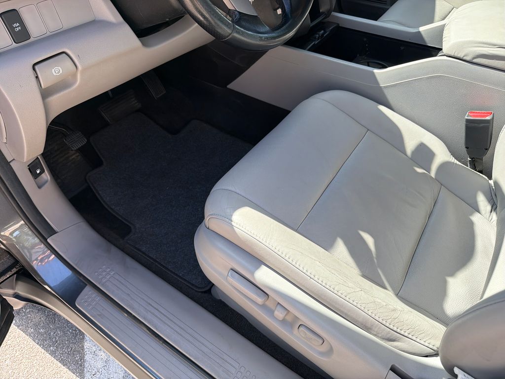 Used 2010  Honda EX-L image 21