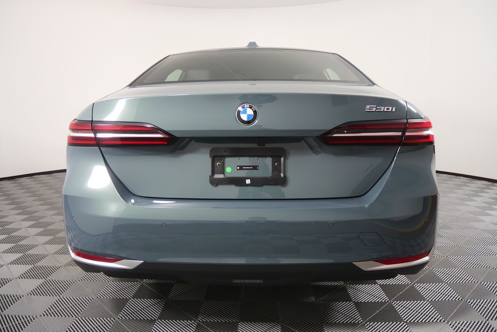 Thumbnail: 2025 BMW 5 Series - 4