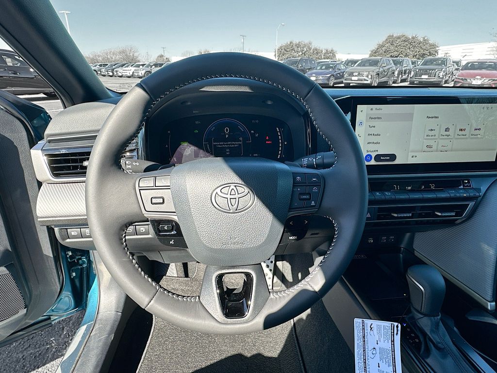 2025 Toyota Camry SE 10