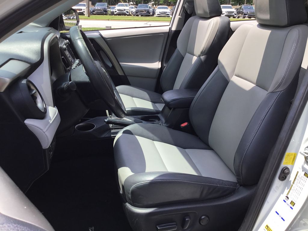 Thumbnail: 2013 Toyota RAV4 - 11