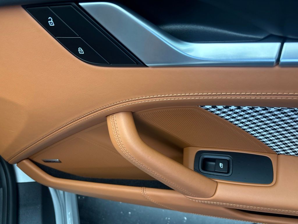 Thumbnail: 2024 Porsche 911 - 20