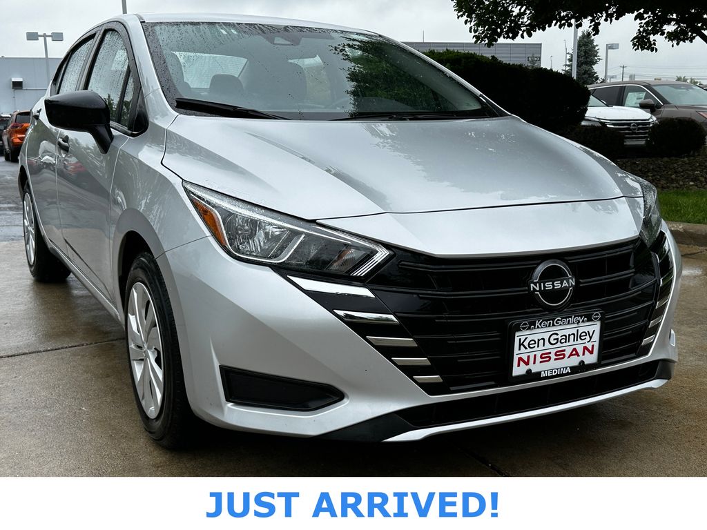 2024 Nissan Versa 1.6 S photo