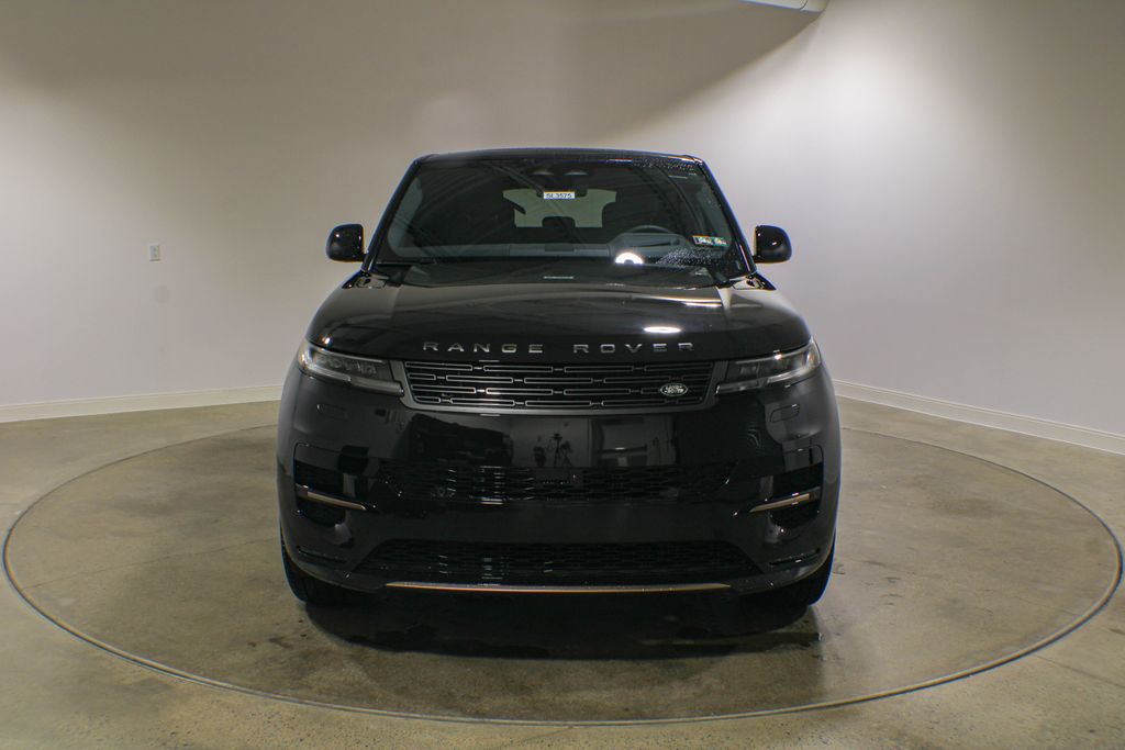 New 2026 Black Land Rover Dynamic SE image 2