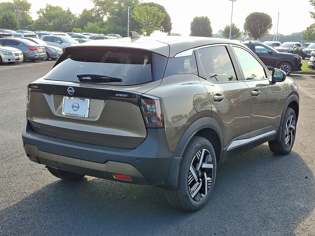 Thumbnail: 2025 Nissan Kicks - 4