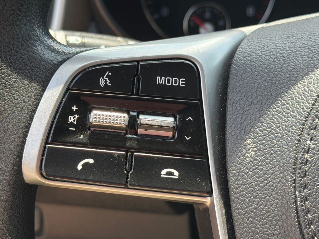 Used 2019 Sparkling Silver Kia L image 23