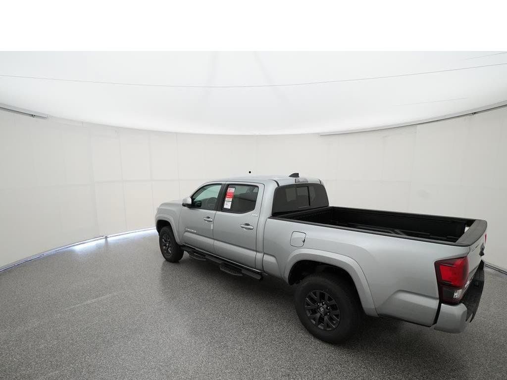Used 2022 Silver Toyota SR5 image 5