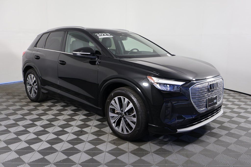 Thumbnail: 2023 Audi Q4 e-tron - 3